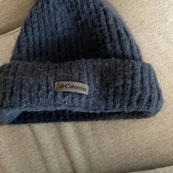 Navy blue winter hat - Picture 3 of 4